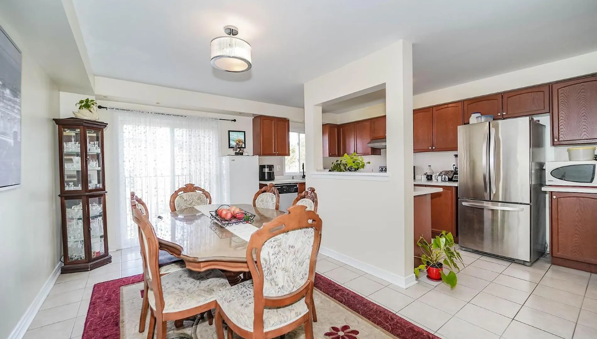 Beautiful Toronto Homestay- 15 Min To Downtown- Free Parking Homestay