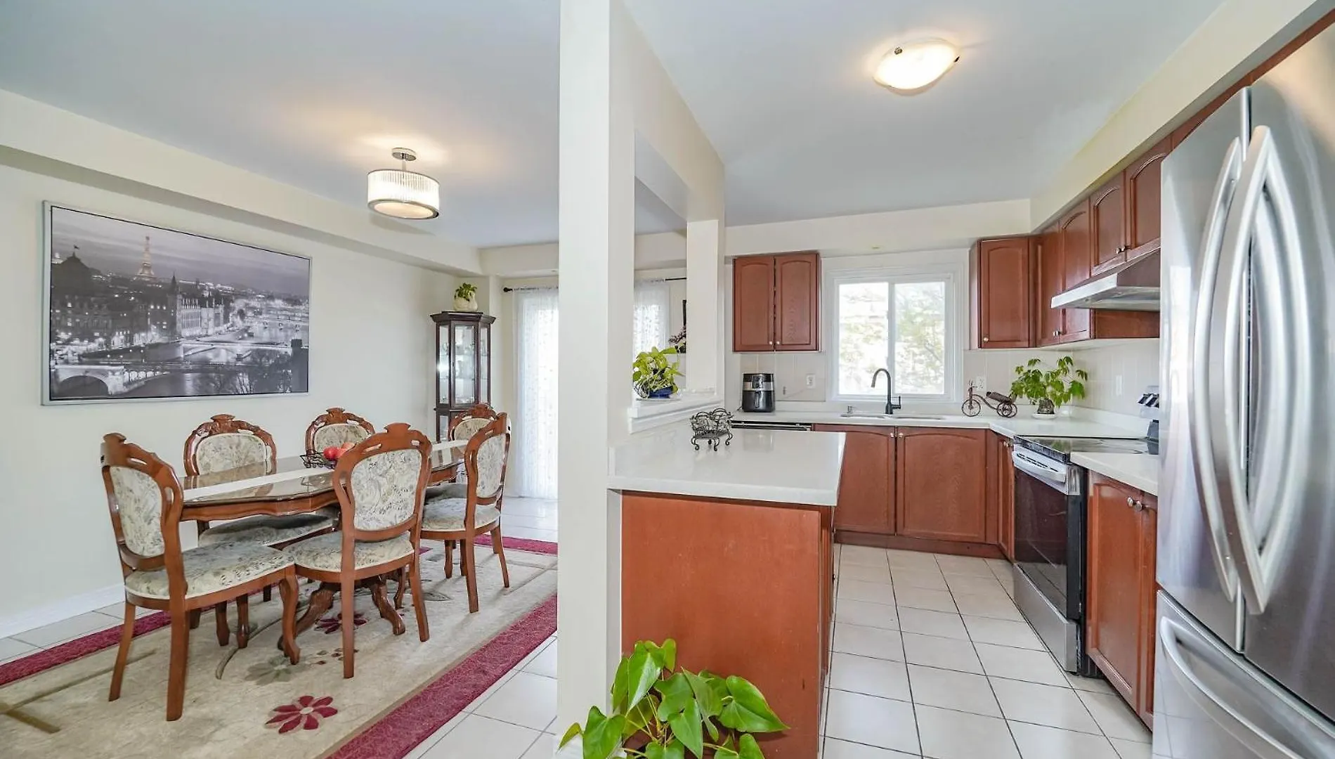Beautiful Toronto Homestay- 15 Min To Downtown- Free Parking