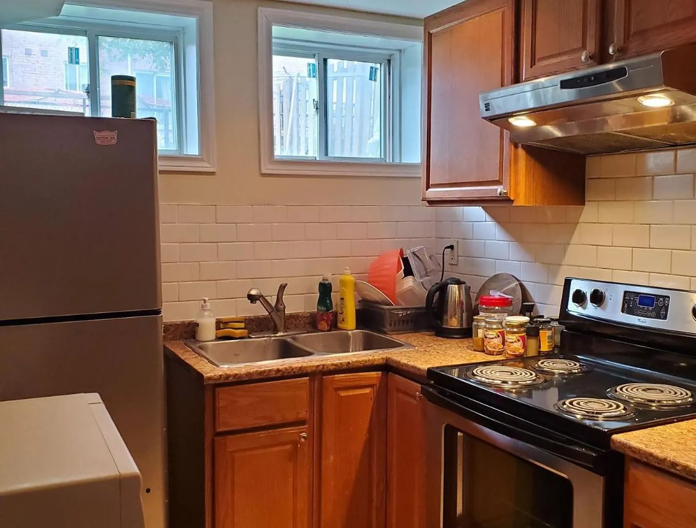 Homestay Beautiful Toronto Homestay- 15 Min To Downtown- Free Parking
