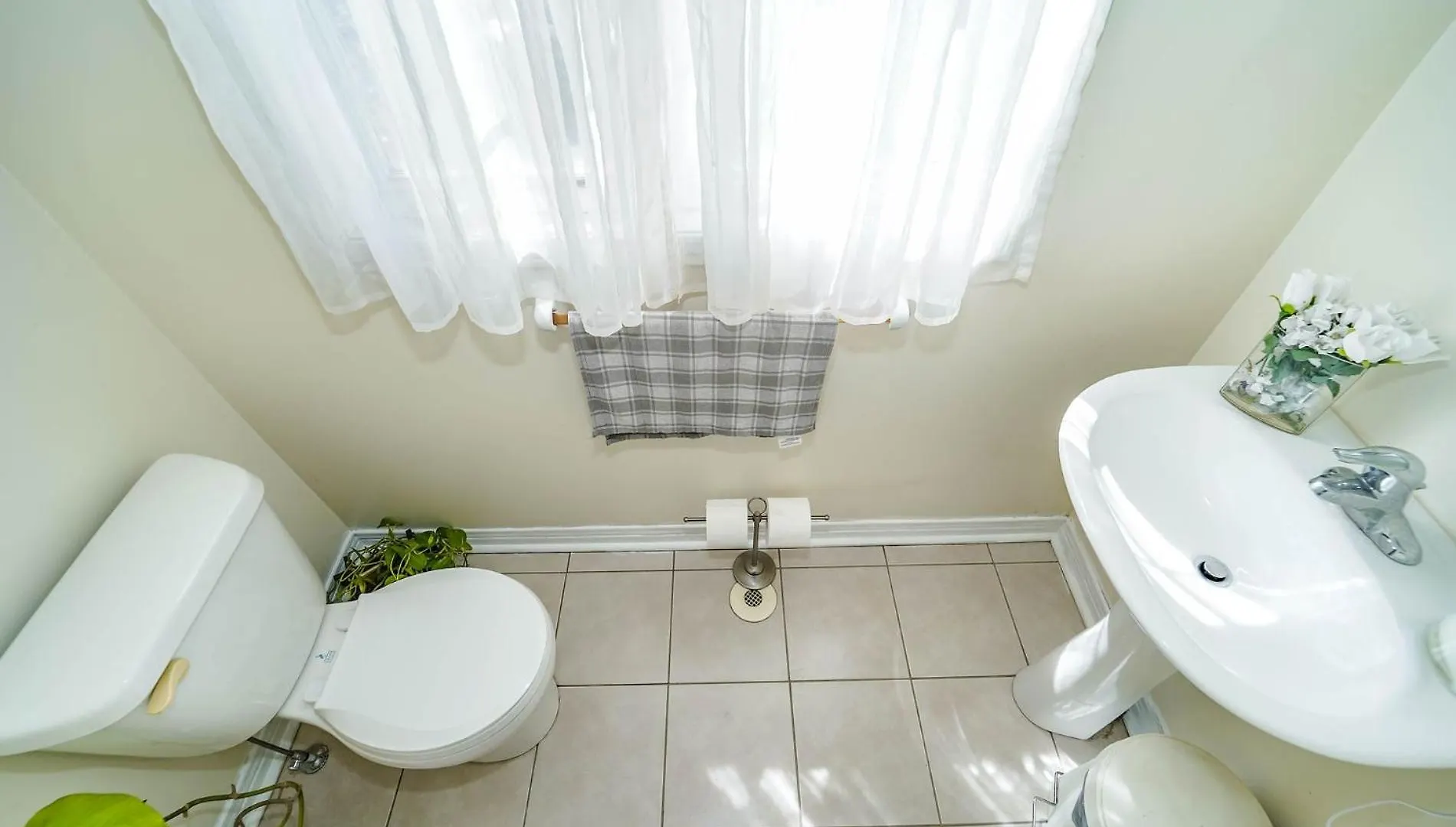 홈스테이 Beautiful Toronto Homestay- 15 Min To Downtown- Free Parking 캐나다